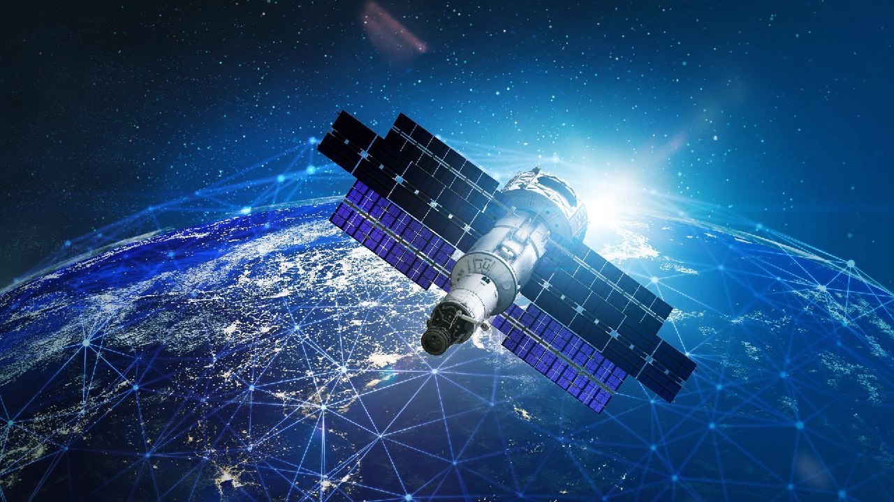 英特尔申请轨道数据中心专利:高轨卫星管理低轨星座-空域资源网