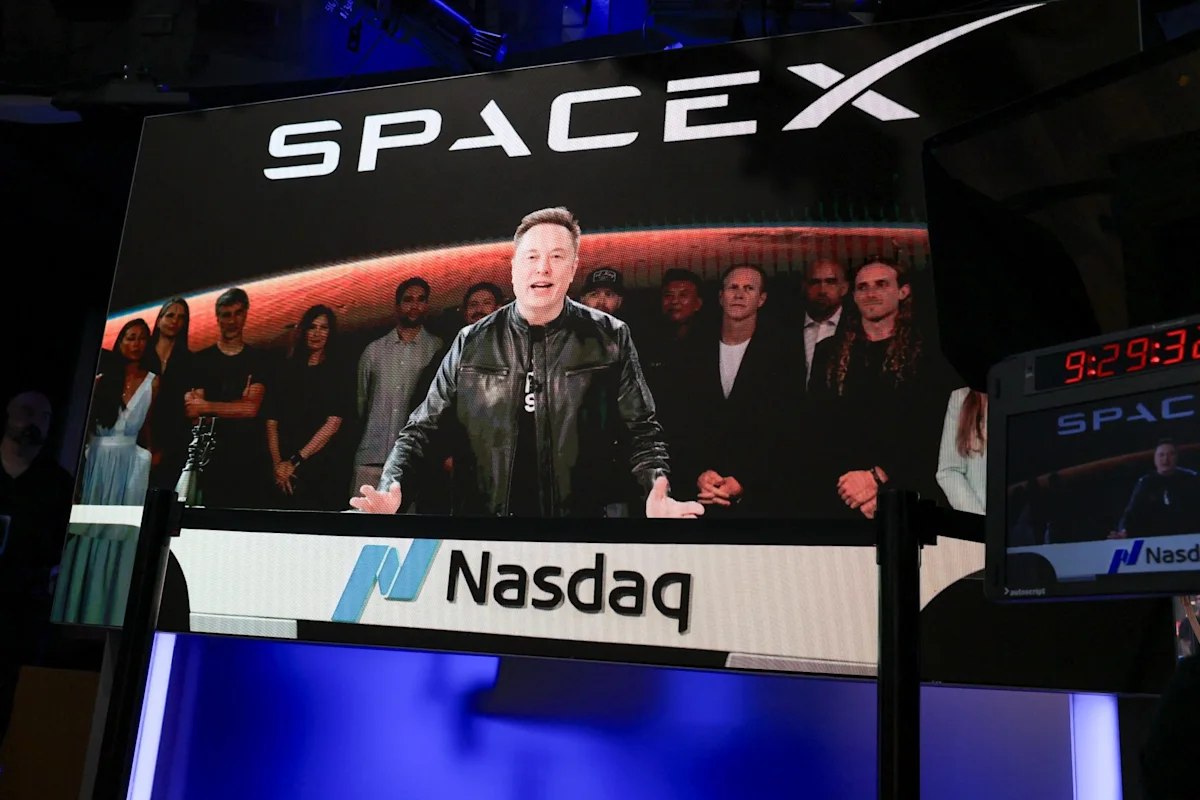 马斯克公布 SpaceX 登月建厂计划:用机器人生产 AI 卫星-空域资源网